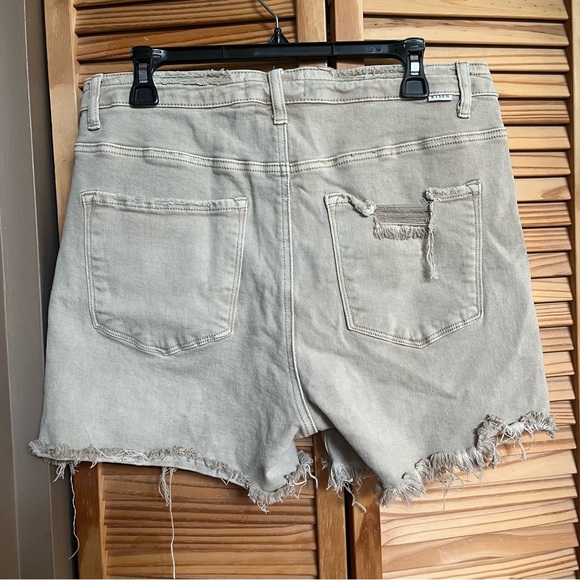 Risen Jeans Distressed Tan Khaki Denim Women Shorts size 1XL - Picture 2 of 7